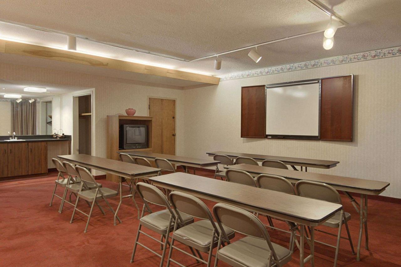 Days Inn By Wyndham Clinton - Laurens I-26 Extérieur photo