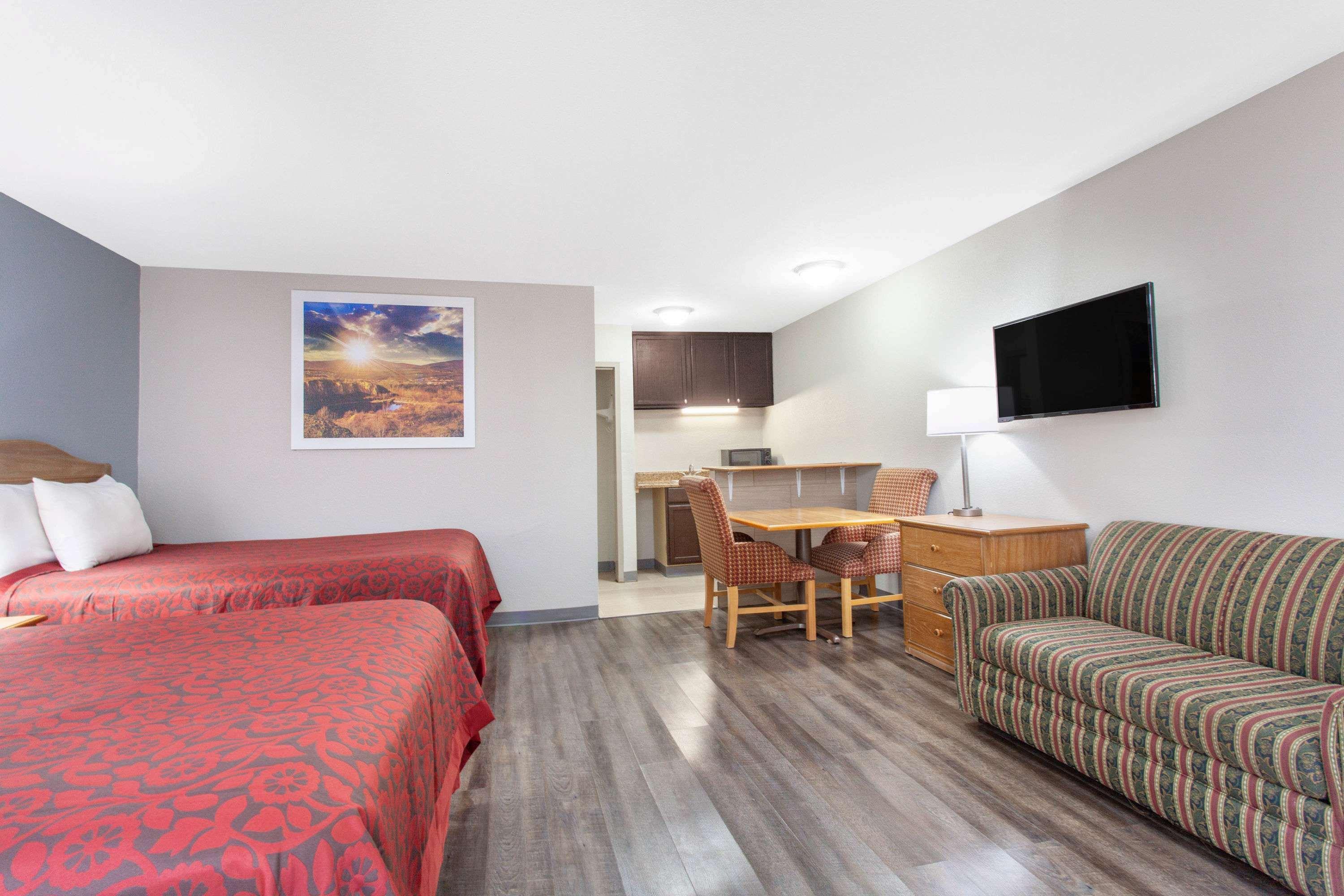 Days Inn By Wyndham Clinton - Laurens I-26 Extérieur photo