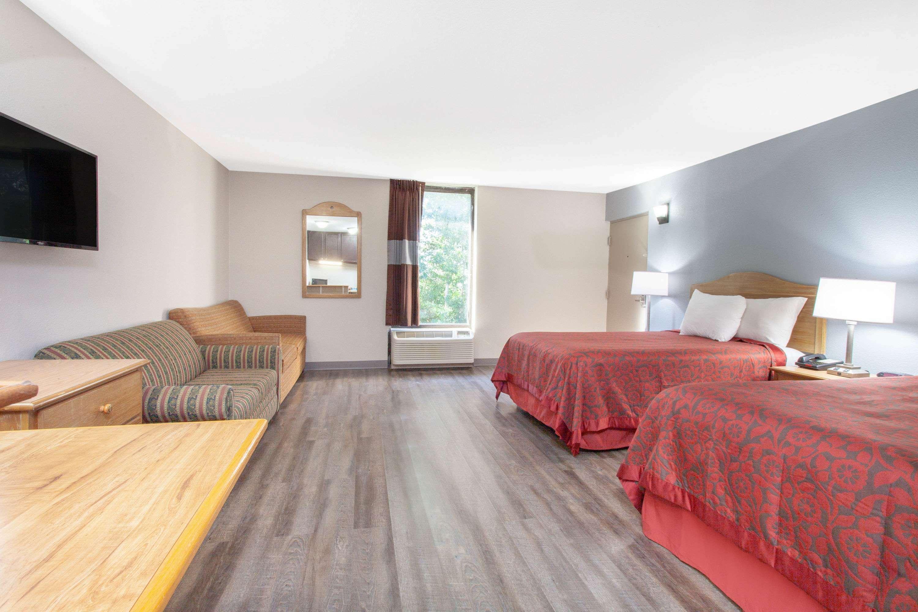 Days Inn By Wyndham Clinton - Laurens I-26 Extérieur photo