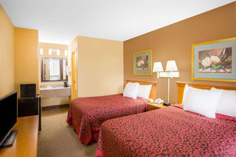 Days Inn By Wyndham Clinton - Laurens I-26 Extérieur photo
