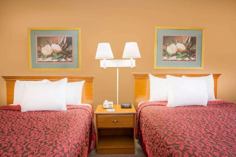 Days Inn By Wyndham Clinton - Laurens I-26 Extérieur photo